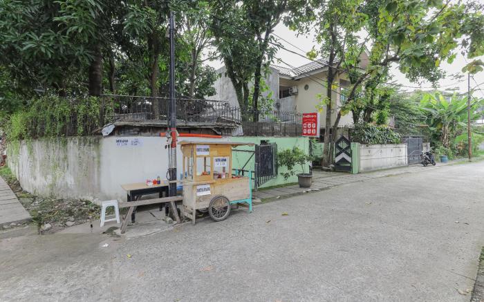 RedDoorz near RS Sari Asih Ciledug