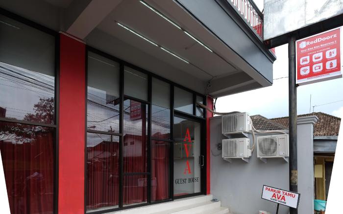 RedDoorz near Alun Alun Magelang 2