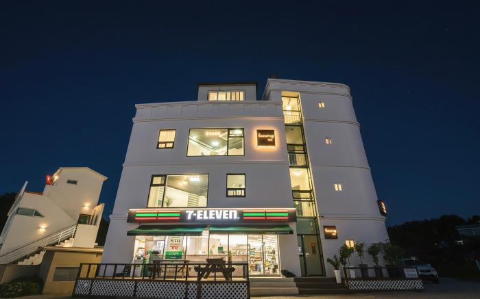 Goseong Leumeleu63 Pension