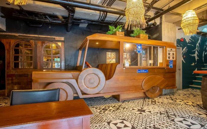 CONNECTOR HOSTEL