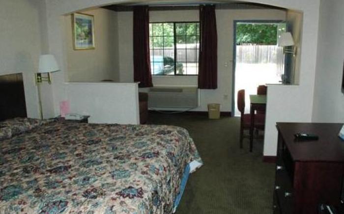 Majestic Inn