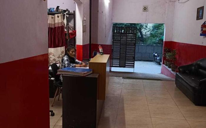 Hotel O KL khari Near Ashoka Park Mein Metro