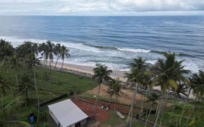 Thodiyil Private Beach View Home-stay varkala