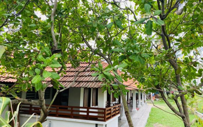 Thodiyil Private Beach View Home-stay varkala