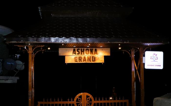 WOW STAYZ2 Ashoka Grand