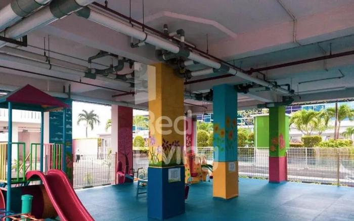 RedLiving Apartemen Green Pramuka - Family Group Tower Orchid