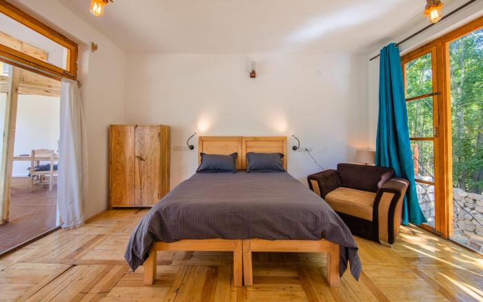 Gutur Glasswood Hostel - Outdoor Community Loft