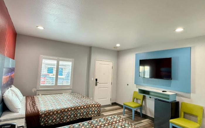 La Casa Motel, Burbank Airport