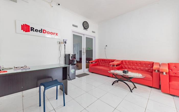 RedDoorz Syariah near Alun Alun Ciledug Cirebon