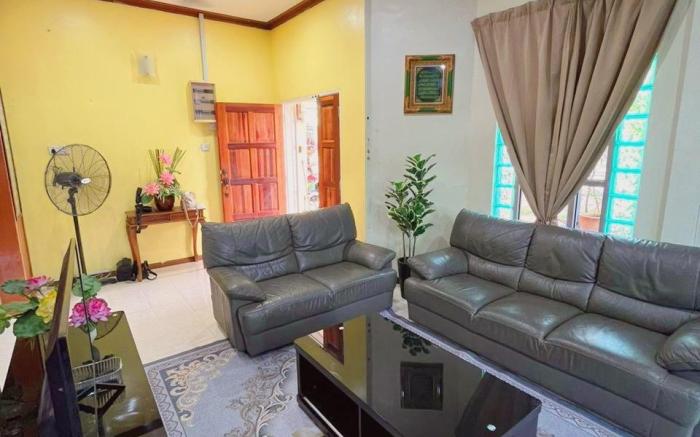 Homestay Dahlia Private Pool - closed to beach