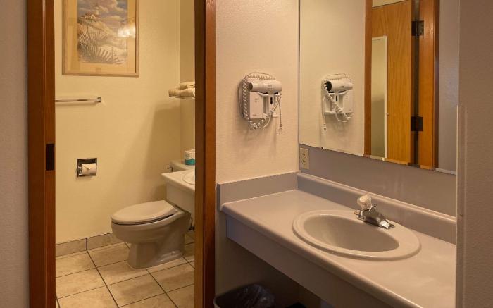 Edgewater Inn and Suites, an Ascend Collection Hotel