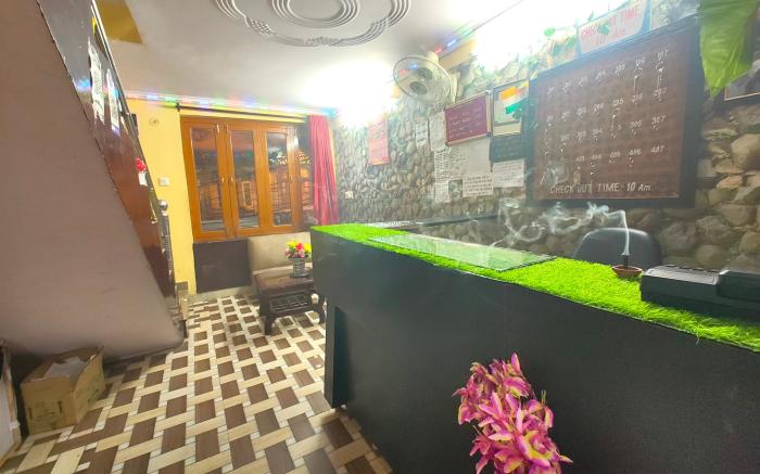 Goroomgo Chand Regency Near Near Mall Road Nainital