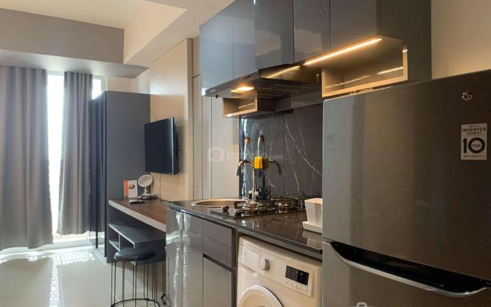 Modern Design Studio at West Vista By Travelio