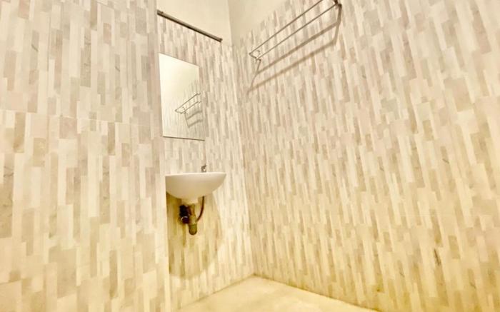 Mawar Indah Hotel near Stasiun Balapan Solo Mitra RedDoorz