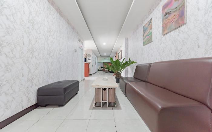 RedDoorz Syariah Plus near Tugu Bubur Ayam Cianjur