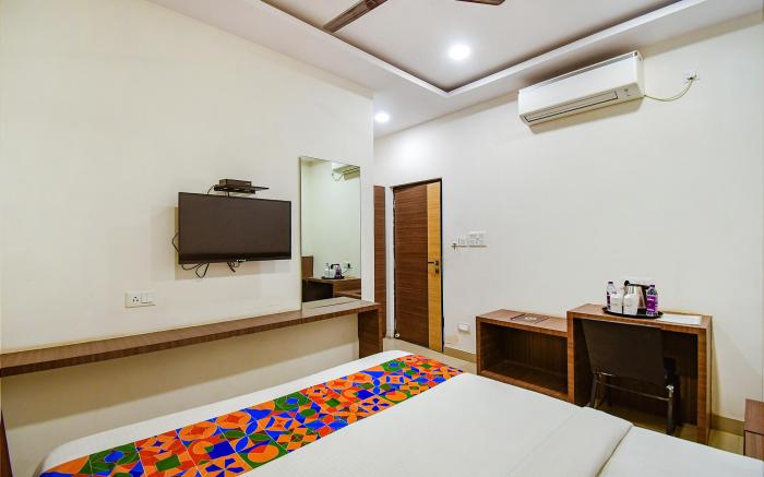 FabHotel Kzar Select - 2km from Park Street