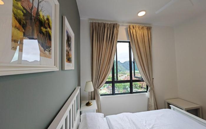 Cozy Suite 1 with Mountain & Theme Park Views
