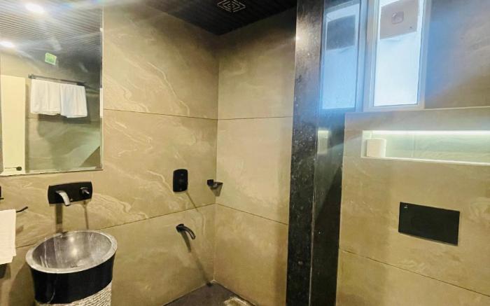 Woodlands Apt. Full furnished Luxury Apt w/Balcony