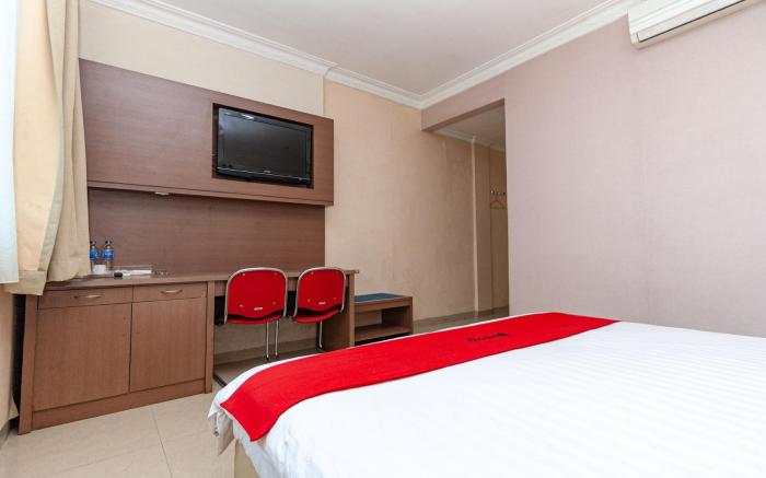 RedDoorz Premium @ Hotel Ratu Residence
