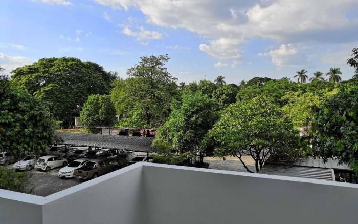 Pool Condo5 opposite Train Station,near old city