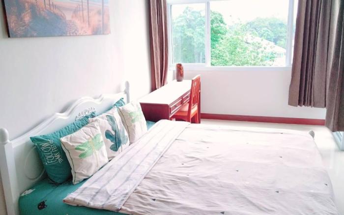 Opposite Train Station 3 pool condo,near old city 