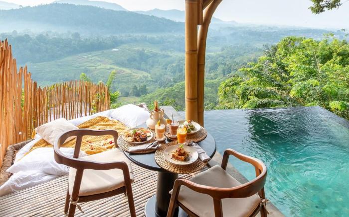 Avana Curve Cliffside Bamboo Villa with Pool