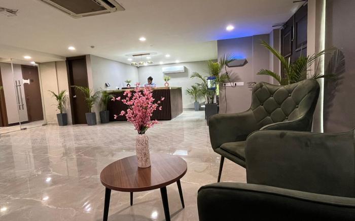 Saltstayz Select - Near Sohna Road City Center