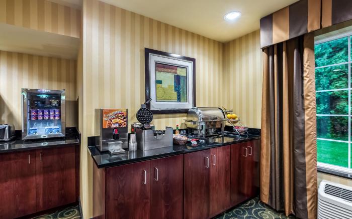Cobblestone Inn & Suites - Vinton, IA