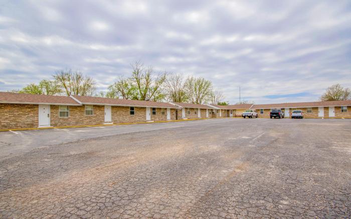OYO Travelier Motel