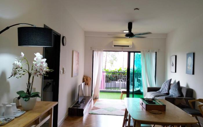 RDR HOMESTAY@EMIRA RESIDENCE