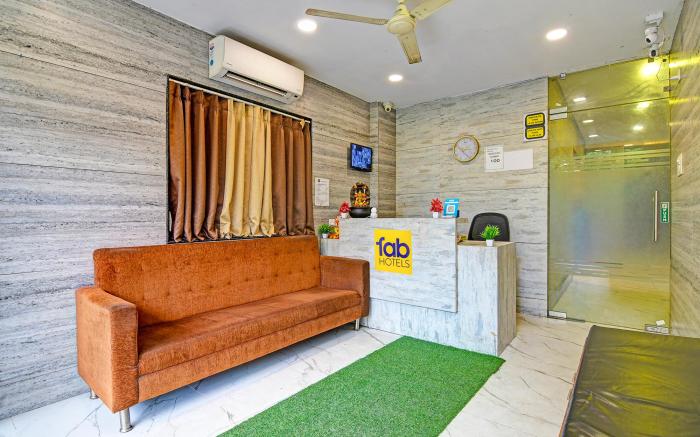 FabHotel Dak Plaza - Nr. Axis Mall