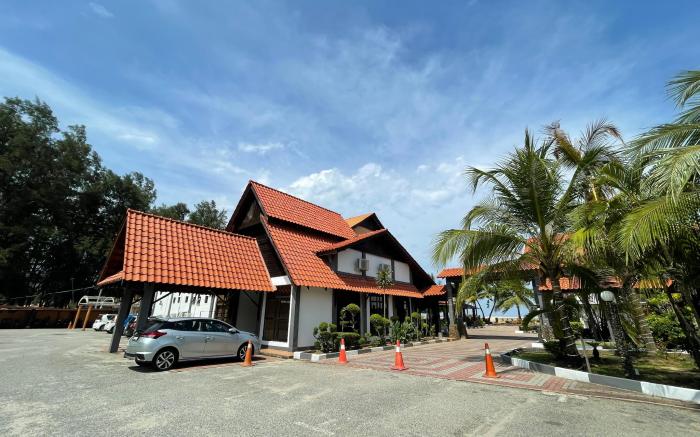 DSH Batu Burok Beach Resort
