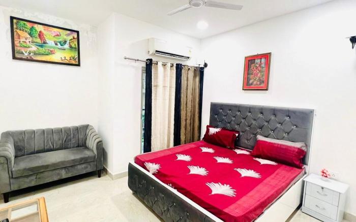 Luxury 2Bedroom Suite BY NOIDA SUITES