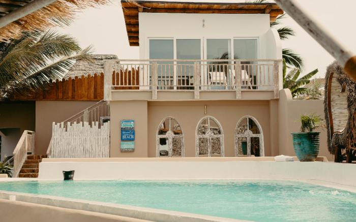 CORAL ROCKS HOTEL & RESTAURANT