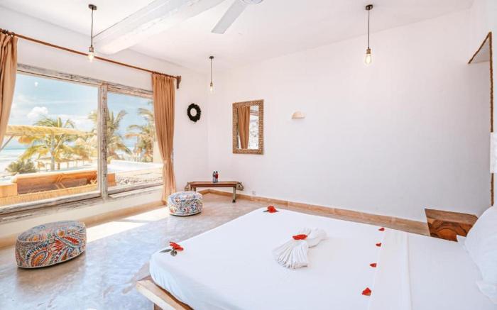 CORAL ROCKS HOTEL & RESTAURANT