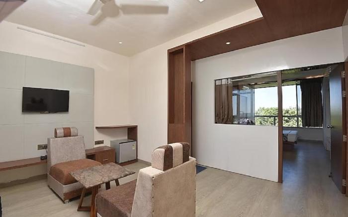 Dwarkadhish Palm Valley (Pure Veg)