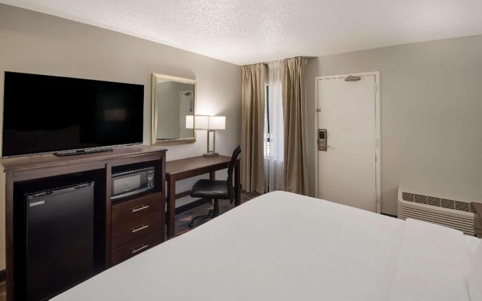 Clarion Pointe Indianapolis Northeast