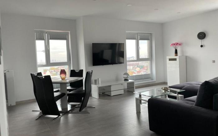 Unique Penthouse Lakeview W19