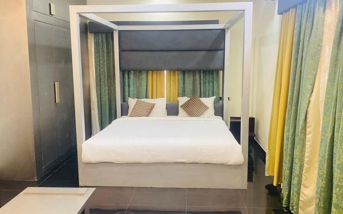 Lotus 202 - Luxury Honeymoon Suite in city central