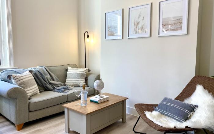 Stunning Beach Themed 2 Bed Apartment