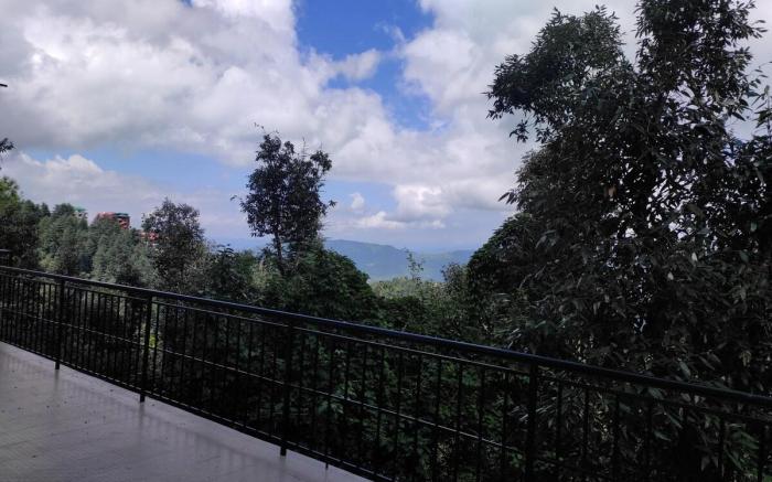 Jujurana Shoghi-Spacious 2BHK:ValleyViews, Balcony