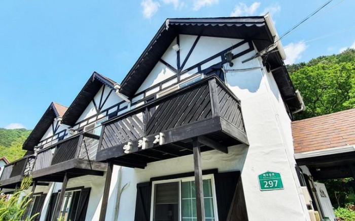 Jirisan yeonliji pension