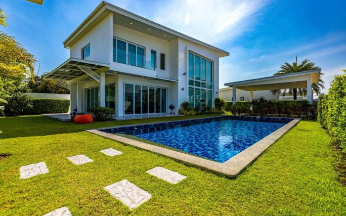 Modern 3 bedroom Pool Villa (PG19)