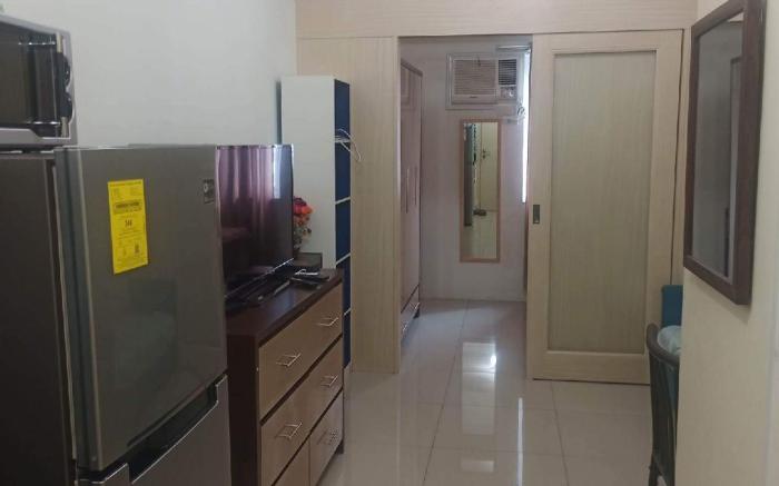 Ronnzel Staycation in Jazz Residences Makati(3930)