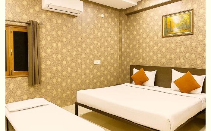Goroomgo Anand Guest House Mathura