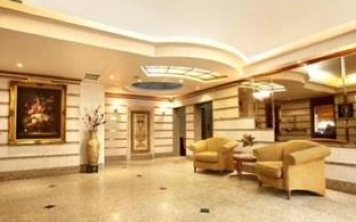 Capri Hotel Suites