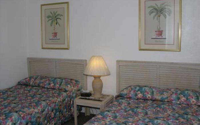 Carlton House Motel and Suites