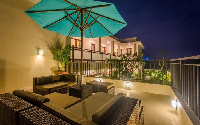 Large 6 Bedrooms Villa  Legian/Seminyak sleeps 14