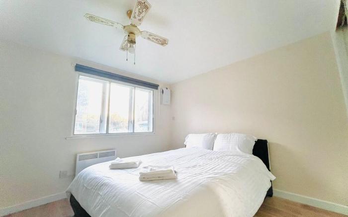Ground Floor flat Nr. Heathrow with Free Parking