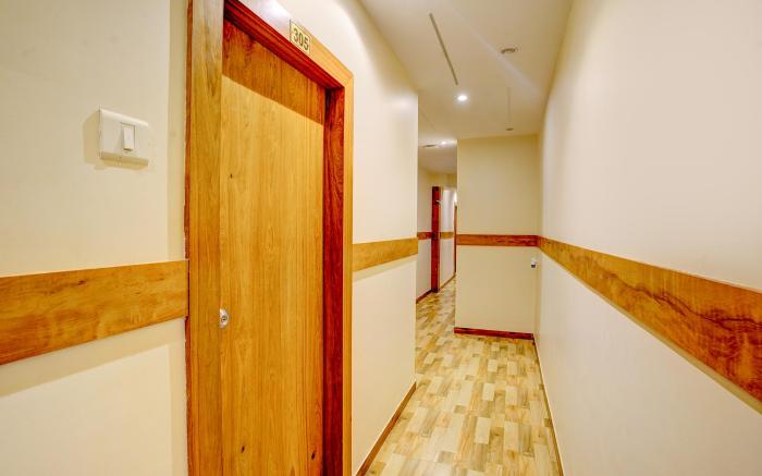 FabHotel Indore Palace